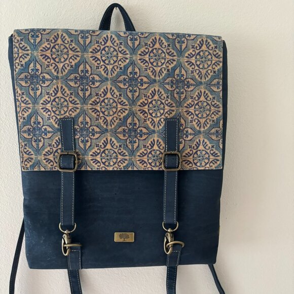 Navy & Tan Acorticeira Cork Flat Backpack Portugal Water Resistant Natural Vegan - Picture 2 of 11